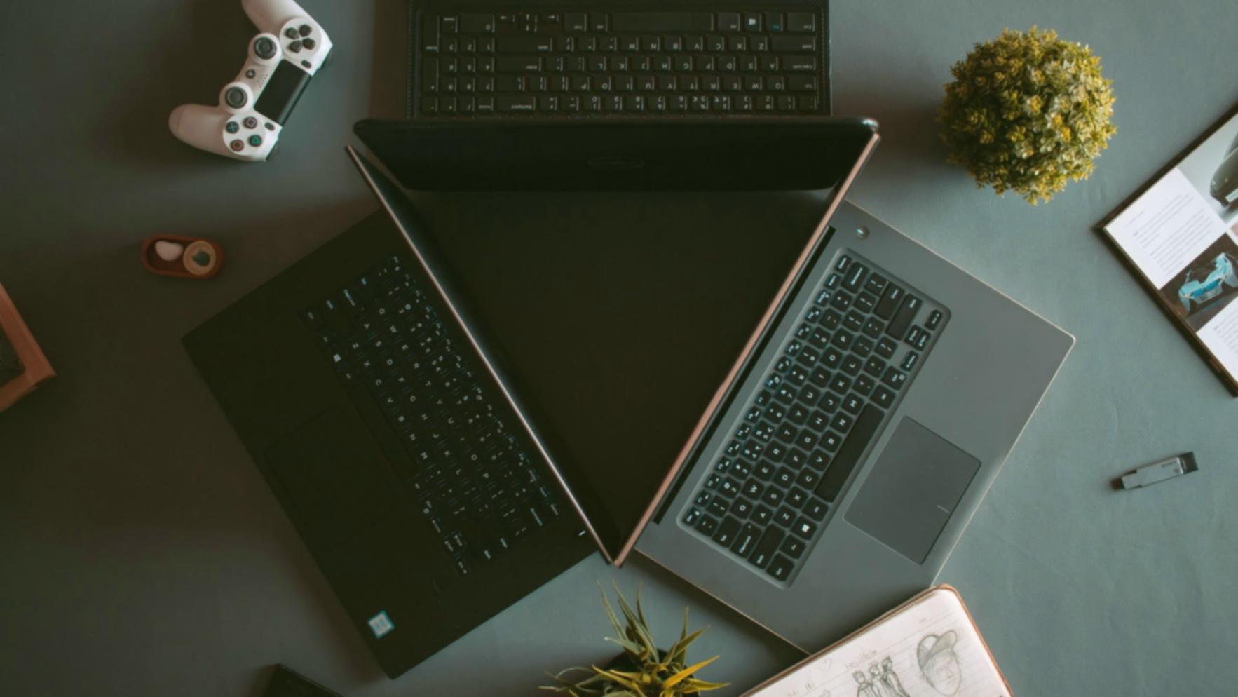 Code editor showing algorithm implementation process